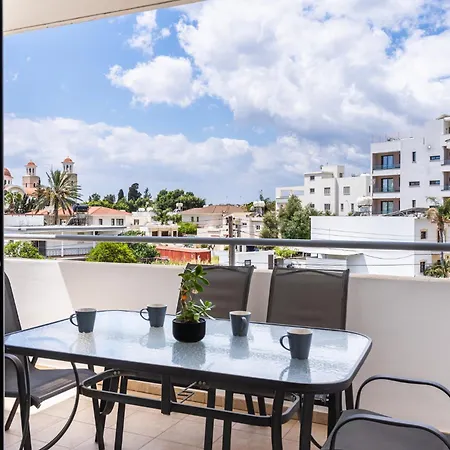 Stylish 2br Near & Center Apartment *