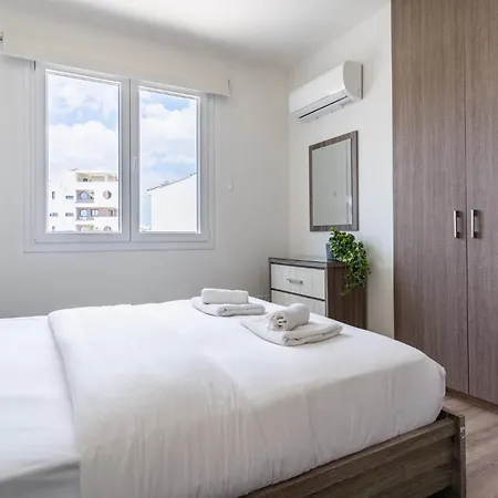 Apartment Stylish 2br Near & Center Larnaca
